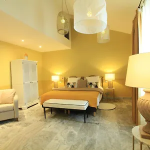 D' Hotes Les Ormes Bed & Breakfast